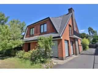Bouwgrond met gerenoveerde woning te koop in Kuurne