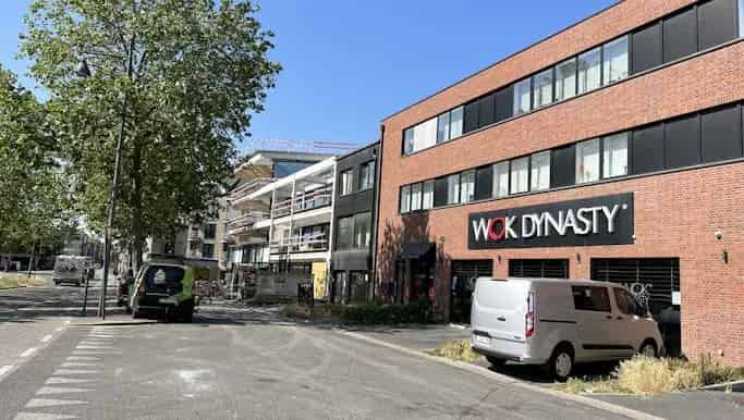 Handelspand Hasselt 700m² met 3 Appartementen en 16 Parkings