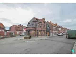 Handelsfonds te koop Izegem - Charmante woning met garage en dakterras
