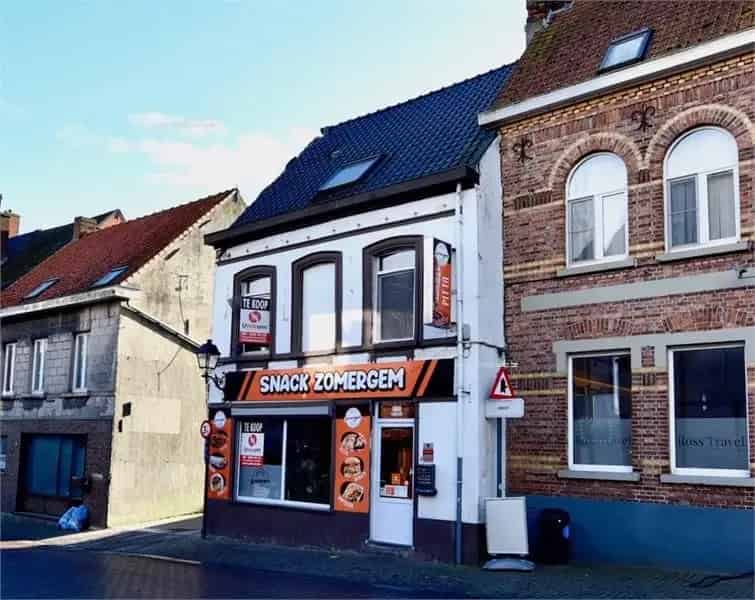 Handelspand met Appartement te Koop Zomergem