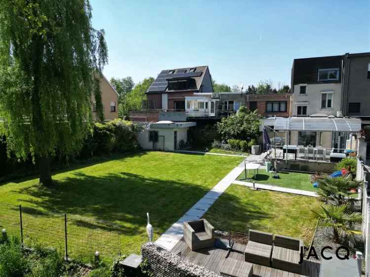 Huis te koop Hoboken: Ruime woning met tuin en moderne voorzieningen