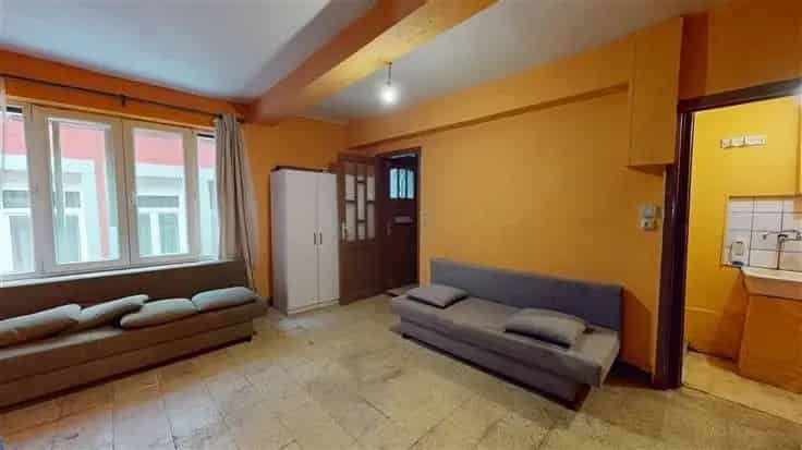 Huis Te Koop: 2 Slaapkamers, Centrum, Te Renoveren