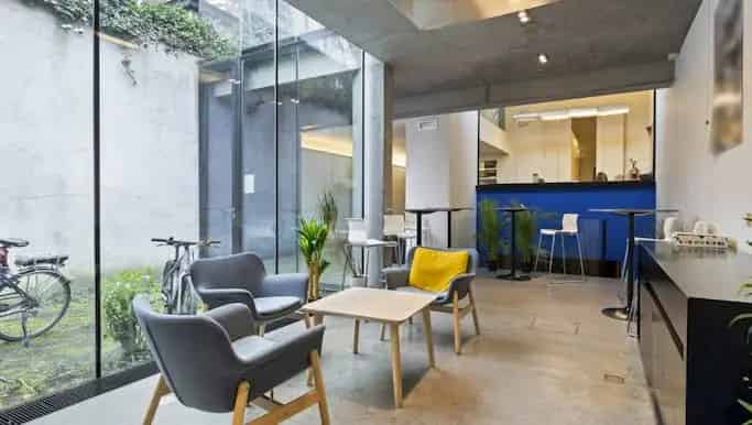 Kantoor te Huur Anderlecht Ruime Kantoren Buitenlucht Commerciële Locatie