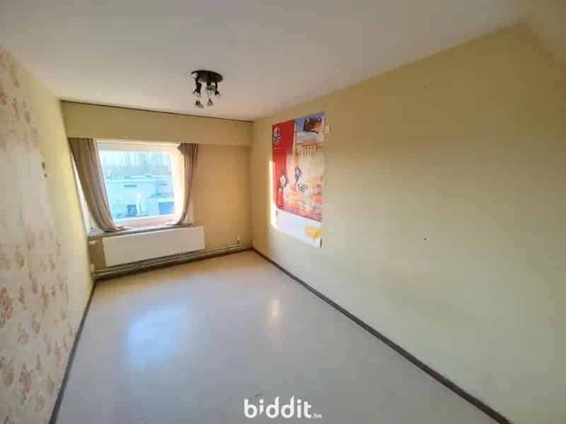Goed gelegen woning met 4 slaapkamers en garage
