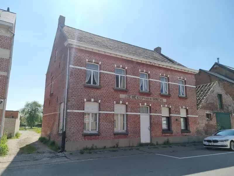 VERGUND PROJECT:  4  woningen met achterliggende staanplaatsen