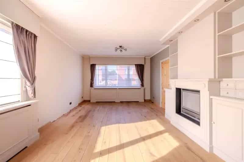Laagbouw woning met zwembad te Noorderwijk