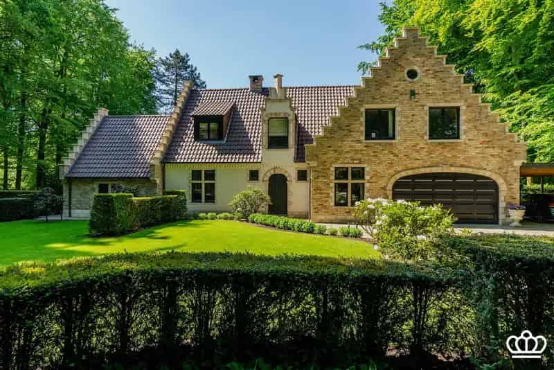 Ruime Villa te Koop 5 Slaapkamers Grote Tuin Zuidgericht