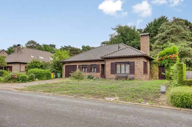 Gelijkvloerse woning 2 slaapkamers garage 824m2
