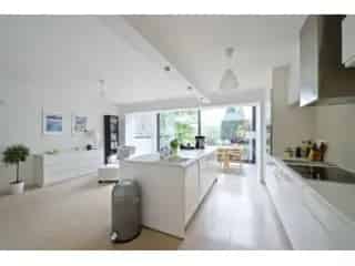 Huis te huur Ukkel 300m² 4 slaapkamers tuin garage