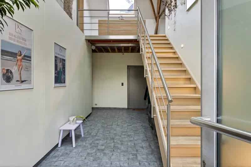 Ruime Open Bebouwing met Handelsruimte en Woning