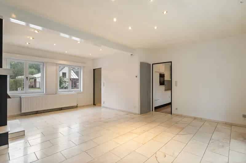 Ruime woning met grote veranda