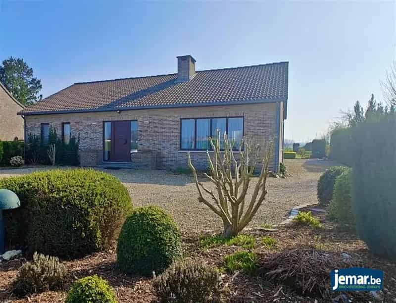 Charmante Vrijstaande Woning Leut