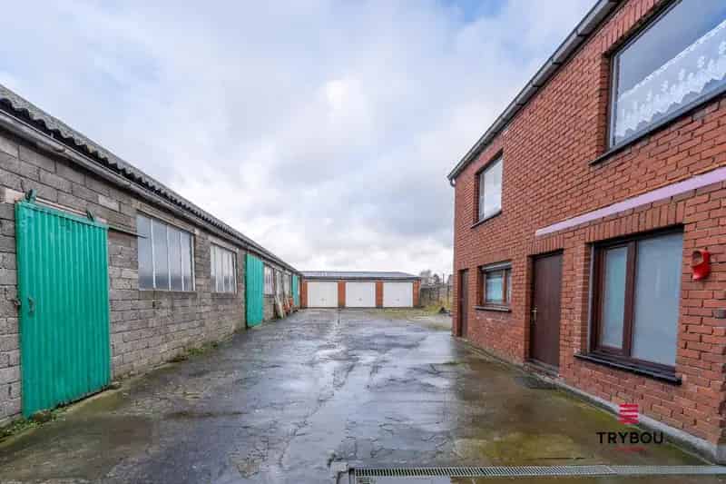 Huis te koop Houthulst: Ruime woning met loods en 4 garages