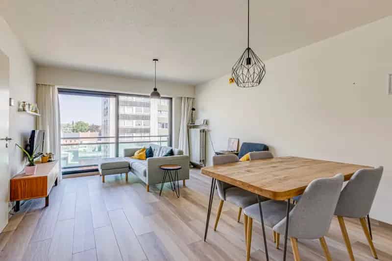 Appartement te huur Sint-Niklaas - Lichtrijk en gerenoveerd