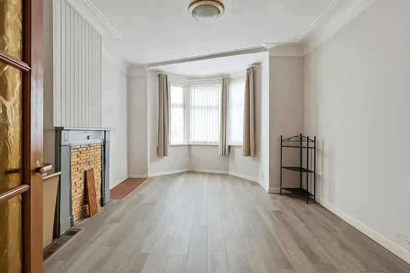 Huis te huur Maasmechelen: Ruime woning met renovatiepotentieel