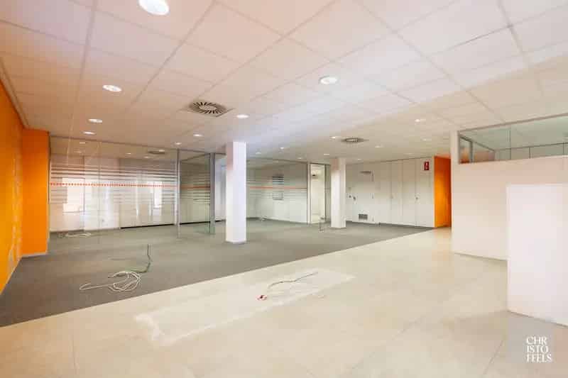 Commerciële Ruimte te Huur Lanaken 271m² Parkeergelegenheid
