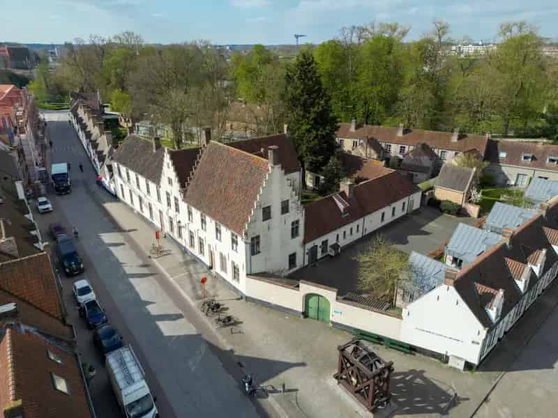 Historisch Woningproject Brugge: Herontwikkeling Godshuizen Van Volden