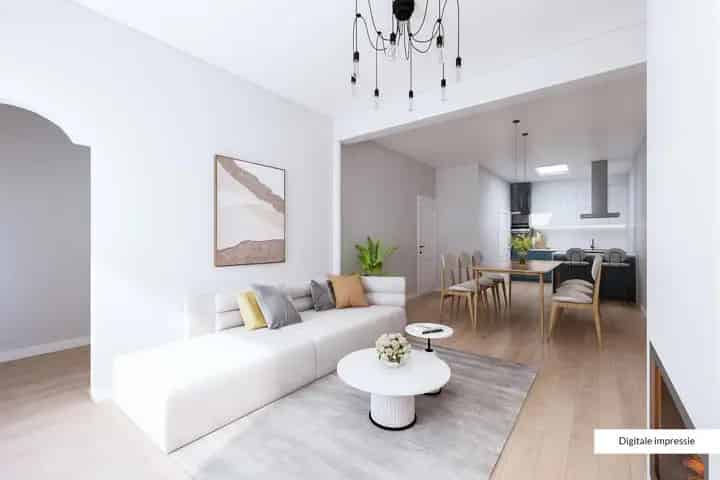 Bel-etage met Garage te Merksem - Ruime Woning Nabij Autosnelweg