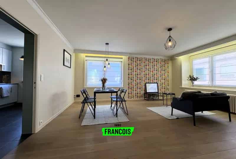 Appartement te koop Waregem: hoekappartement met terras en garage