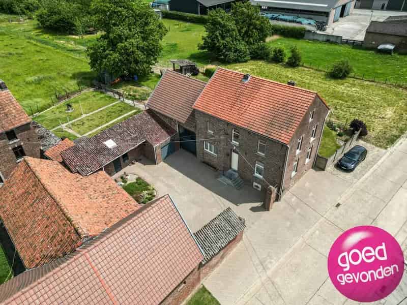 HOEVE te koop met woning 4 slk tuin terras weide schuren