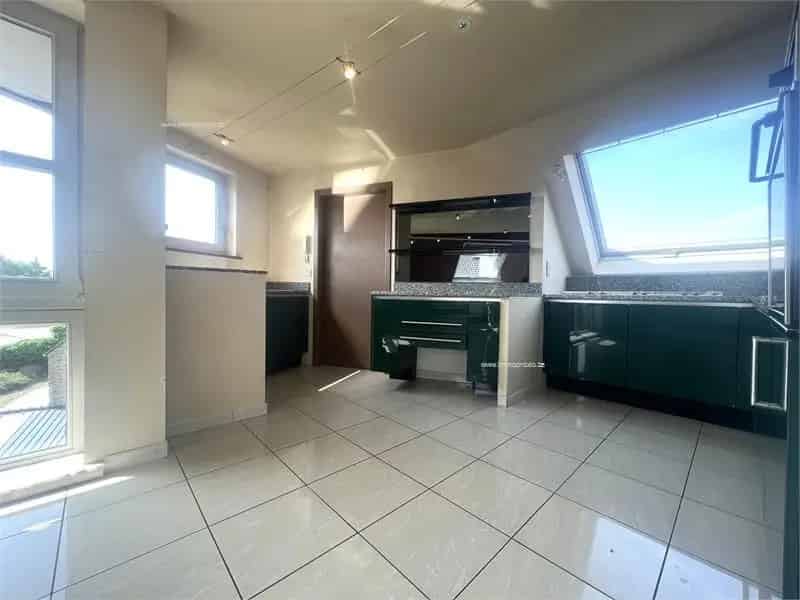 Duplex te Koop Koekelare: Lichtrijk Appartement met Garage en Terras