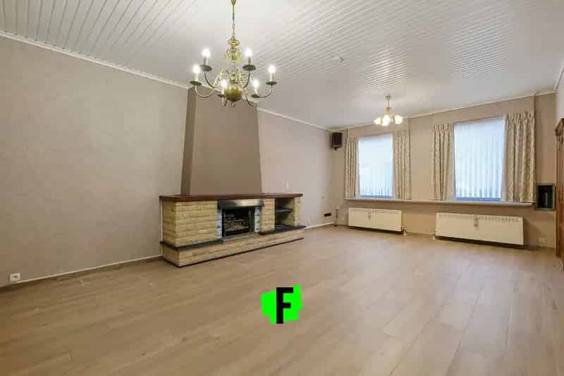 Ruime stadswoning met garage en loods te Brugge