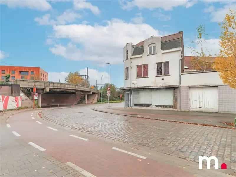 Handelspand te Koop Kortrijk -  Woning of Handelshuis