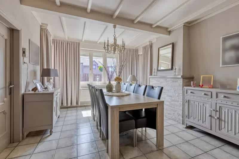 Huis te huur Uikhoven: 3 slaapkamers, tuin en garage