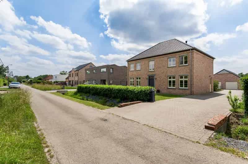 Recente Villa met Charme te Koop
