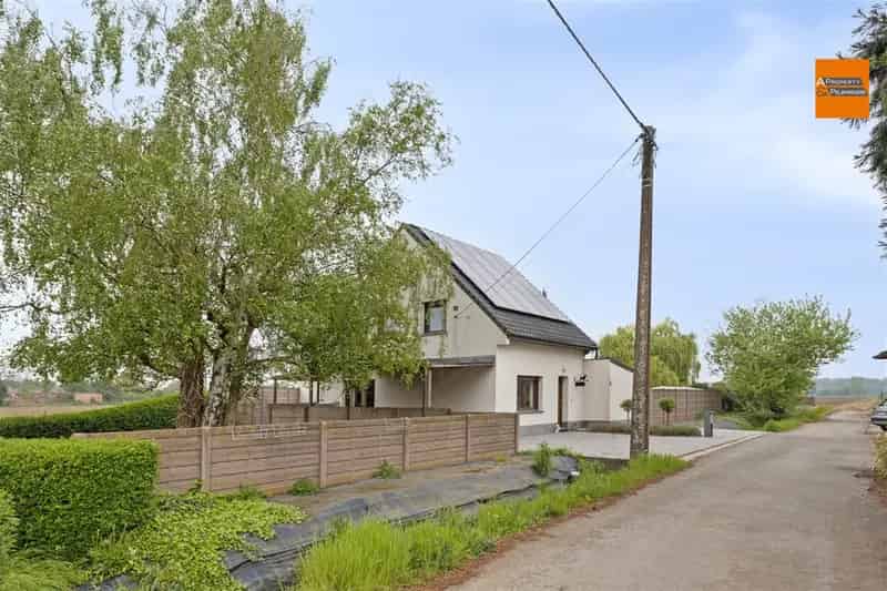 Gerenoveerde woning met grote tuin te huur