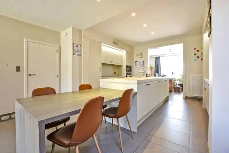 Gerenoveerde woning 4 5 slaapkamers 2 garages Diksmuide