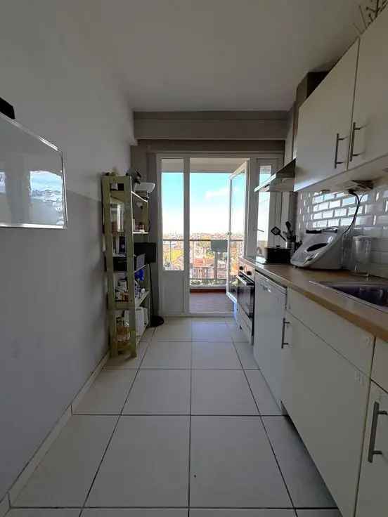 Te koop appartement met 2 slaapkamers en groot terras in groene omgeving