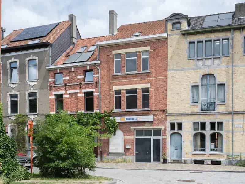 Huis te koop: Te renoveren woning met atelier 656m²