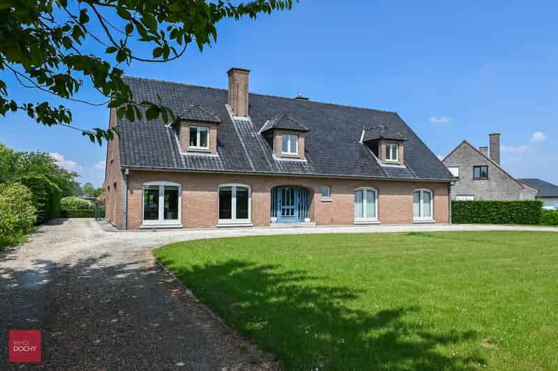 Huis te koop: Zeer goed onderhouden villa 2241m2