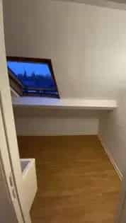 Studio bovenste verdieping rustig licht parket