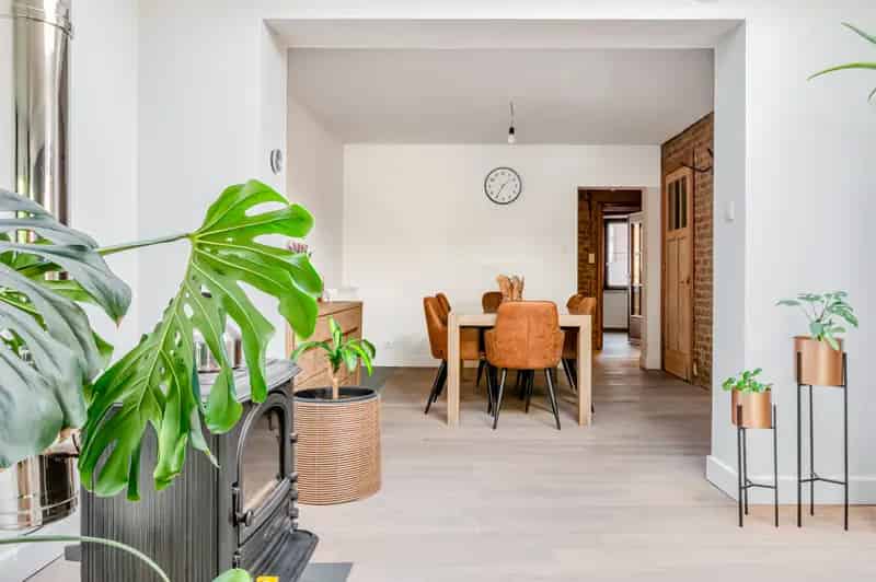 Huis te koop in Aalst: karaktervolle woning met magazijn