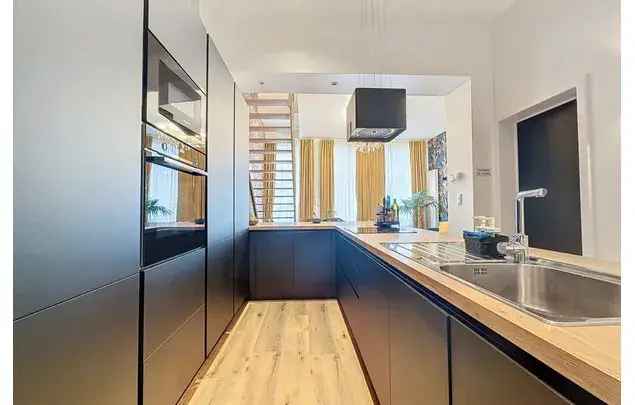 Huur 4 slaapkamer appartement van 136 m² in Antwerp