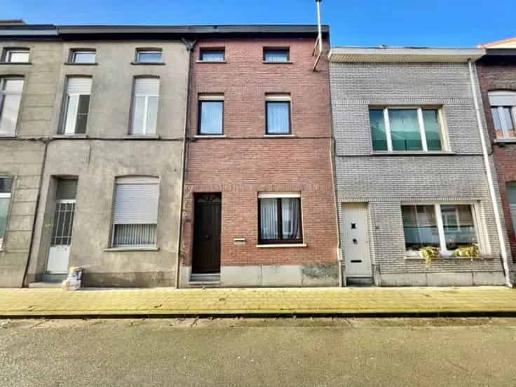 Huis Te Koop Diepestraat: Gezinswoning met Tuin te Renoveren