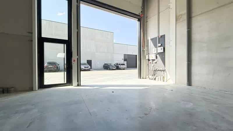 Ruime Nieuwe Loods Te Huur KMO Zone