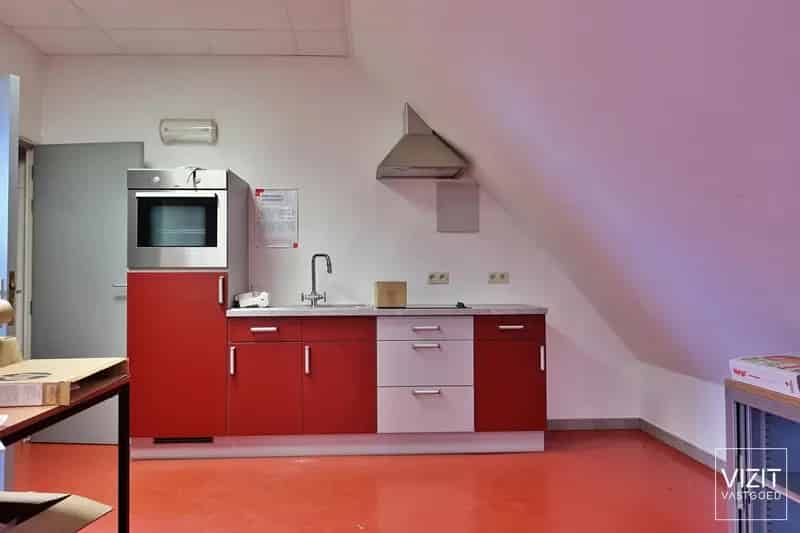 Gebouw met loods magazijn Volledige aanbod