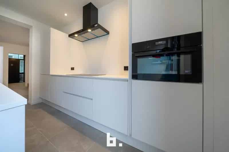 Instapklare Gerenoveerde Rijwoning Brugge 3 slaapkamers EPC B