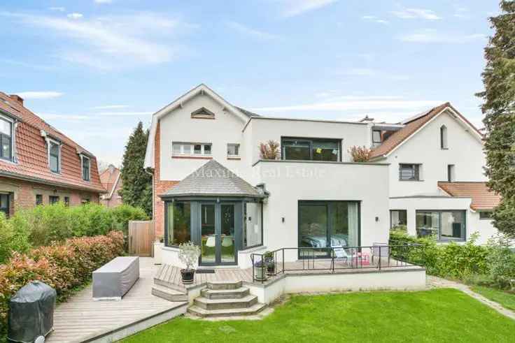 Te koop villa in Stokkel met grote privétuin en moderne voorzieningen