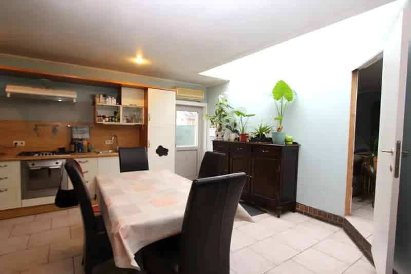 Ruime woning met commerciële ruimte nabij Tongeren