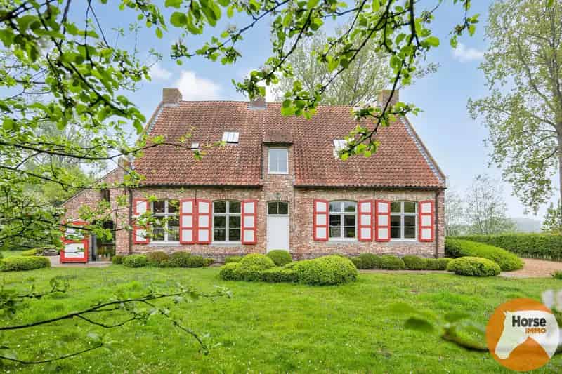 Authentieke Hoeve te koop met paardenstallen