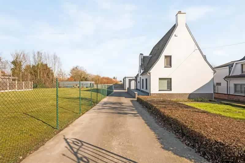 Huis te koop Roeselare 3 slaapkamers grote garage en loods