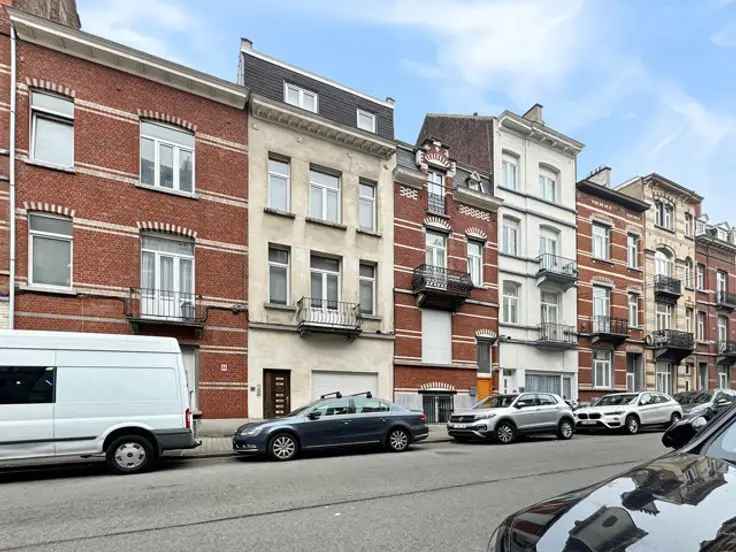 Appartement te koop in Sint-Jans-Molenbeek met balkon en lage lasten