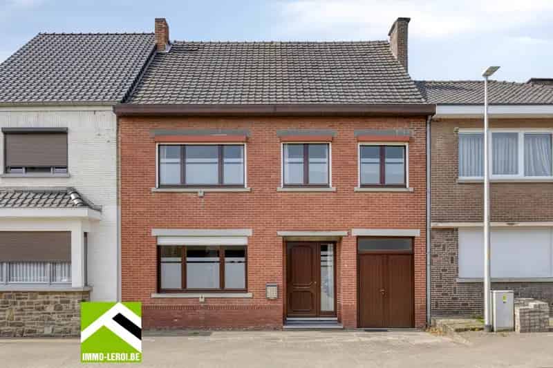 Ruime gezinswoning met grote werkplaats en zonnige tuin