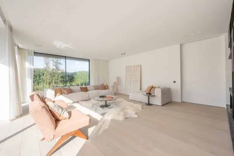 Luxe Nieuwbouwvilla te Huur met Zwembad en 5 slaapkamers