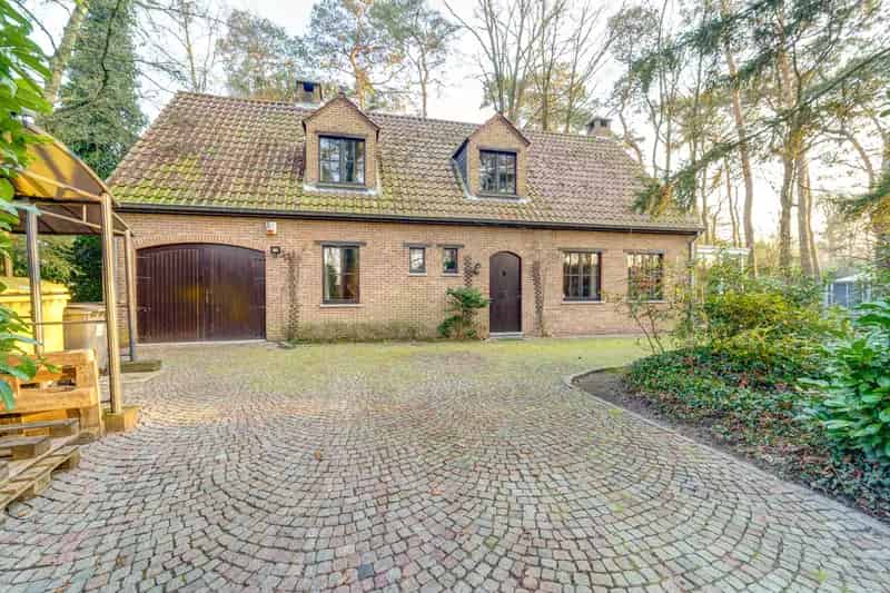 Huis te koop in Hever met 5 slaapkamers
