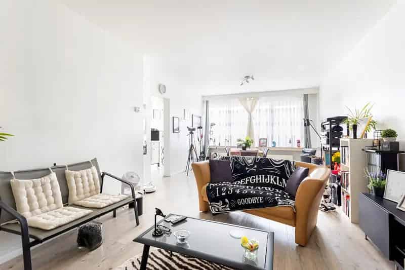 Appartement 2 slaapkamers te huur met garage en oprit